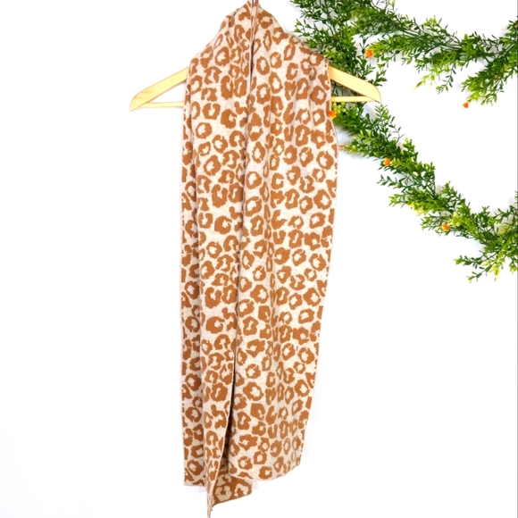 🆕🌿LEOPARD PRINT SCARF🌿 - Picture 3 of 4